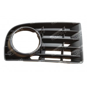 РЕШЕТКА В БАМПЕР (ПРАВАЯ) 4 ПОЛОСЫ, С ОТВ. ПОД ПРОТИВОТУМАНКУ - фото